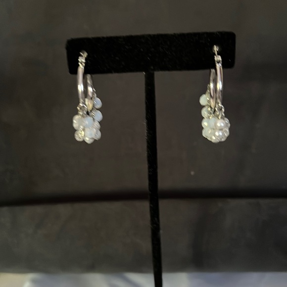 Jewelry - Silver tone glass and pearl hoops